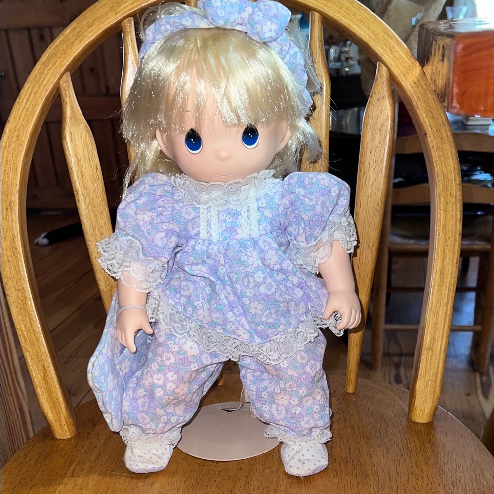 Precious Moments 'Pretty as a Picture' Doll: 14.5" Blonde Vinyl Doll, 1992